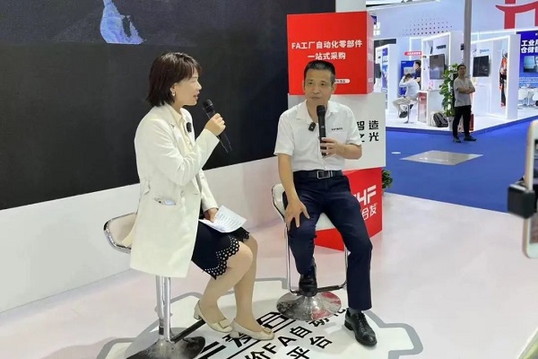 現(xiàn)場直播，暢談發(fā)展